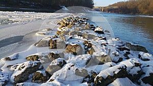 Snow am GrÃÂ¼nen Fluss photo