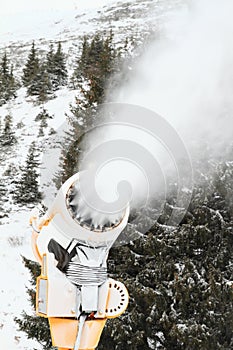 Snow gun