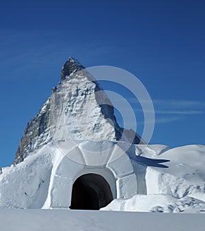 La nieve iglú sobre el 