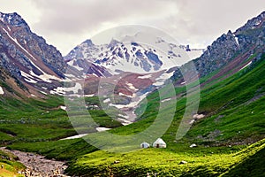 The snow mountains in the Nalati grassland