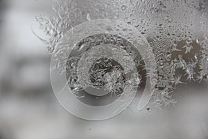 Snow patterns on the window