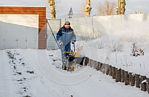 Snow-removal work with a snow blower