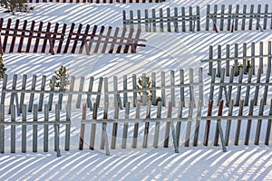 Snow retention barrier to prevent the risk of snowslide