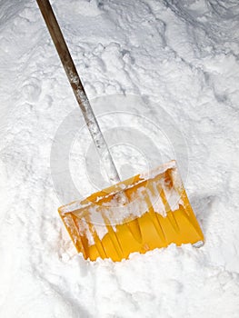 Snow shovel