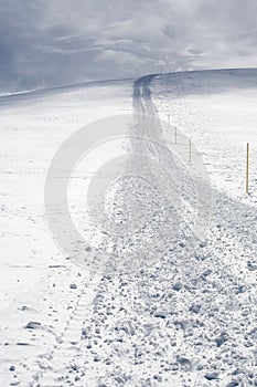 La neve orologio dopo la neve motoslitta 