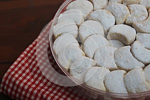 Snow white cake is a type of pastry that is synonymous with Eid al-Fitr