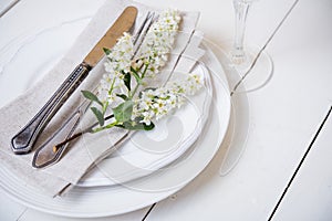 Snow white wedding table decor