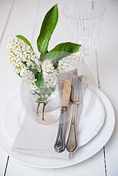 Snow white wedding table decor
