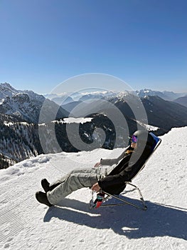 Enjoy a Relaxing Experience in the Breathtaking Mountains A Serene Winter Retreat Awaits You photo
