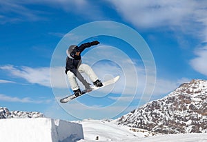 Snowboarder jumps in air