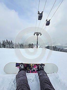 Snowboarderský pohľad zo svahu