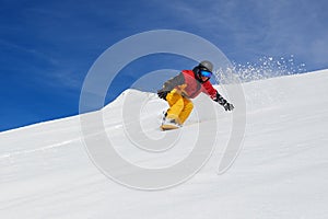 Snowboarder very quickly goes down slope freerider