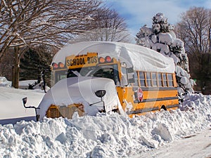 Zapadnutý autobus potešenie z ďalšie sneh!  