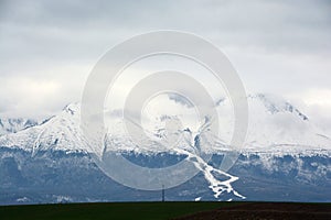 Zasněžená hora ve Vysokých Tatrách
