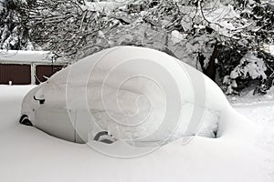 Snowed white car photo