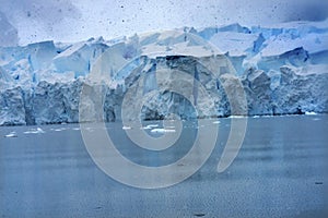 Snowiing Blue Glacier Snow Mountains Paradise Bay Skintorp Cove Antarctica