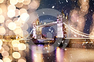 snowing in london - winter in the city