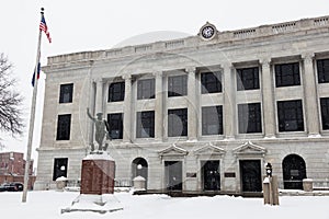 Snowing by Pettis County Courthouse in Sedalia