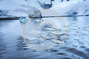 Snowing Reflection Mountains Paradise Bay Skintorp Cove Antarctica