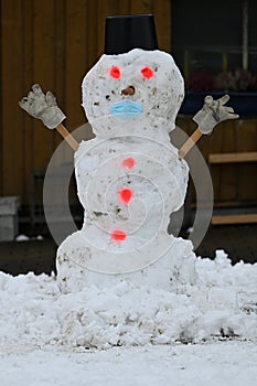 Snowman  with face mask against Corona