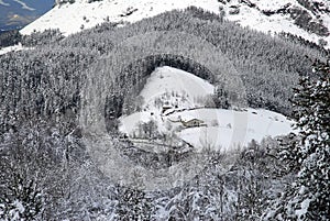 Snowy landscape with a farmhouse in the Urkiola Natural Park