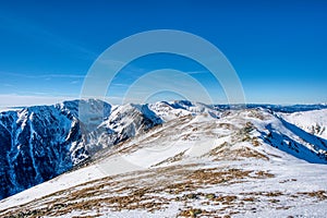 Zasněžené hory Nízkých Tater na Slovensku Slunečný den, Slovensko Nízké Tatry, Skalka