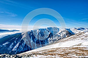 Zasněžené hory Nízkých Tater na Slovensku Slunečný den, Slovensko Nízké Tatry, Skalka