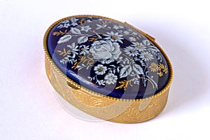 Snuff box