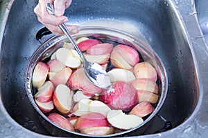 Soak apple in water with salt to prevent oxidation