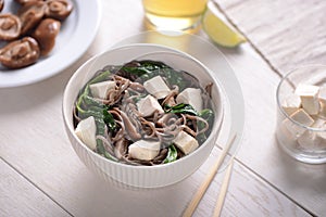 Soba noodles with spinach and tofu