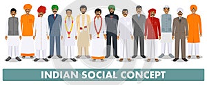 Sociálne. skupina indický stojace spoločne v odlišný tradičný oblečenie na bielom v 