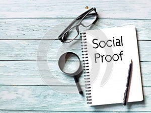 Social proof text with notebook