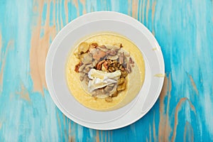 Soft polenta with mushrooms