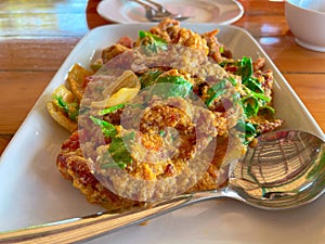 Soft-shell crab stir-fried with curry powder