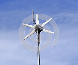 Soleado fuente de alimentación ambiente amigable viento turbina 