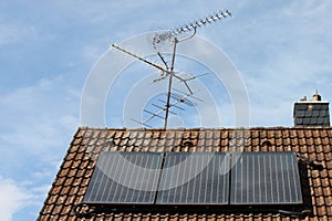 Solar roof with antenna