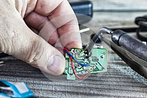 Soldering electronic boards