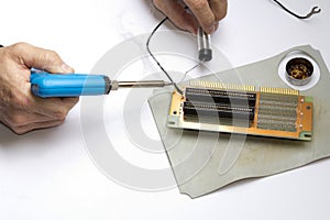 Soldering electronic component