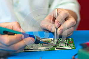 Soldering of electronic smd-components with a soldering iron with ceramic heater and adjustable temperature closeup