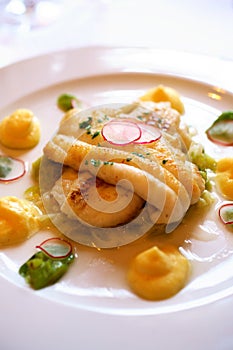 Sole fillet with asparagus and radish