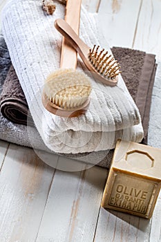 Solid soap, body brush, hairbrush and towels for green bath