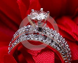 Solitaire wedding ring