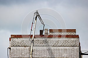 Solution to a brick building under construction when the concrete mixture is poured