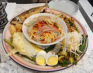 Som tam, papaya salad, traditional thai food, street thai food