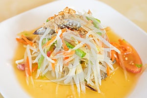 Som Tum Poo (papaya salad with crab)