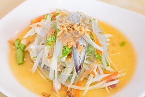 Som Tum Poo (papaya salad with crab)