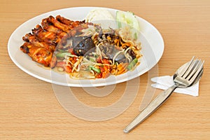 Som tum Thai papaya salad with barbecue chicken