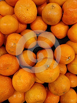 These are some ripe oranges which are very delicious to make juice