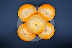 Some stacked fresh oranges