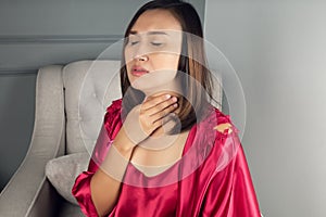 Sore throat pain symptoms photo